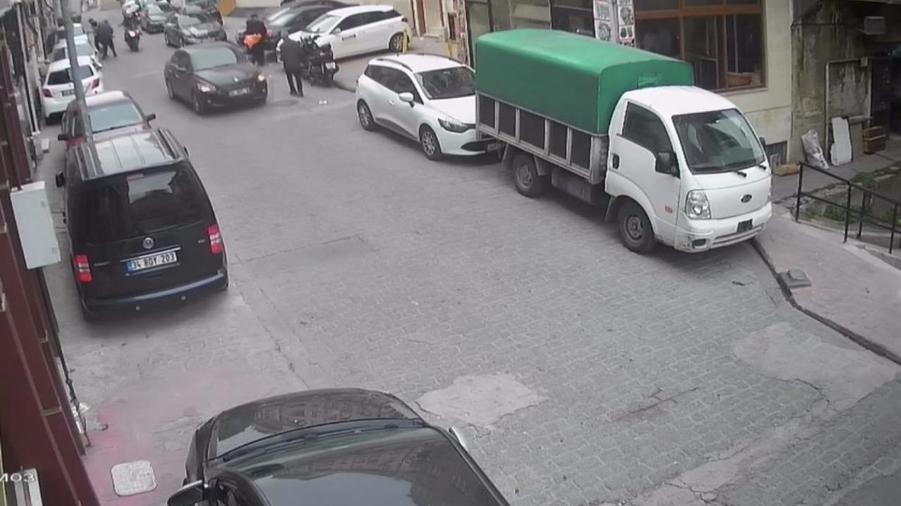 Kasımpaşa tribün liderine düzenlenen saldırı görüntüleri ortaya çıktı! Çapraz ateşe almışlar